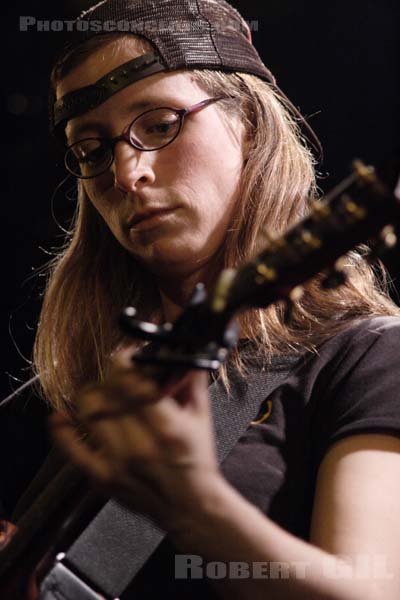 LAURA VEIRS - 2005-03-12 - PARIS - La Maroquinerie - 